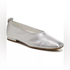 Franco Sarto Vana Snip Toe Silver Ballet Flat Sz 8.5W WIDE BNWB
